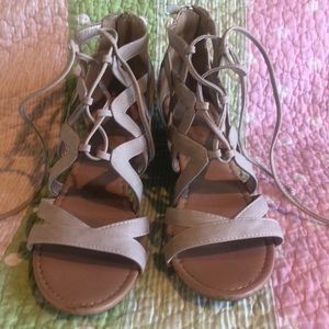 Beige lace up heels 👠